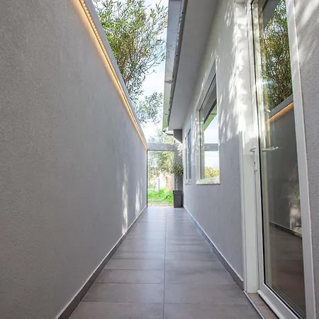 Kalafatis Garden House *