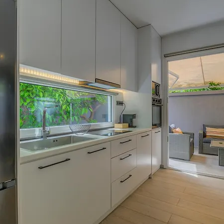 Kalafatis Garden House *